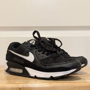 Nike Air Max 90 8.5 Women's Black and White Sneakers